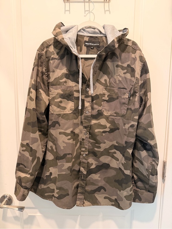 Molokai Surf Co. Jackets & Blazers - Molokai Surf Co. Camo
Hooded Button Down Shirt
XL